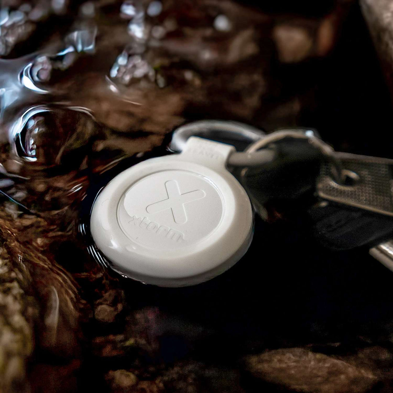 Water - resistant TravelTag - Ash White - Xtorm NL