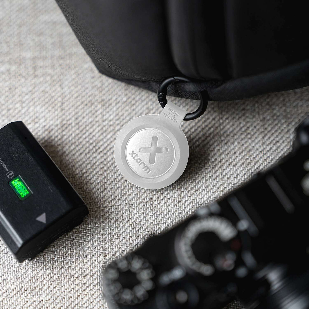 Water - resistant TravelTag - Ash White - Xtorm NL