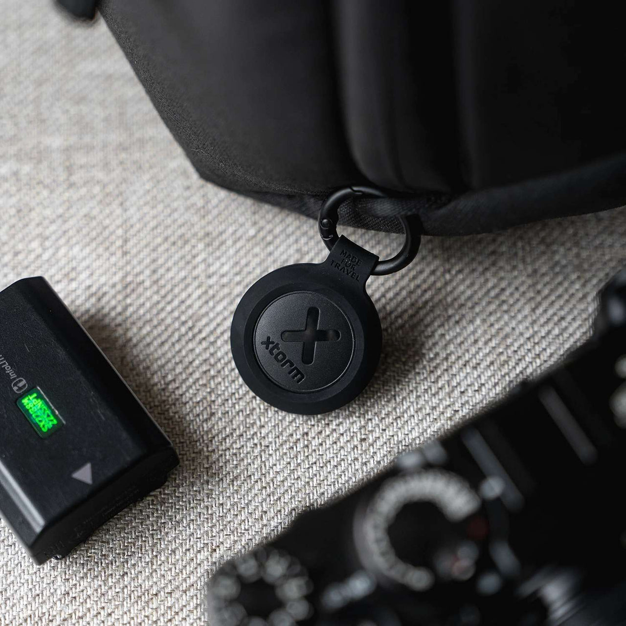 Water - resistant TravelTag - Charcoal Black - Xtorm NL